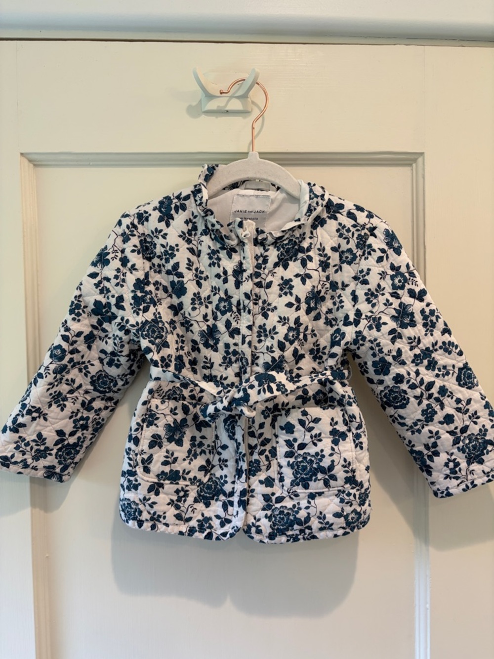Janie and Jack 2T Girls Blue Floral Quilted Jacket with Zipper and Tie